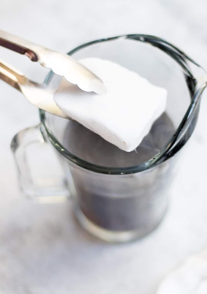 Putting dry ice in Homemade Root Beer 