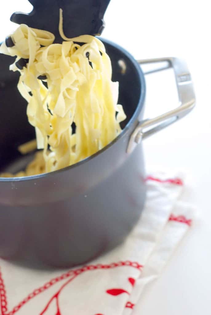 noodles in pot 