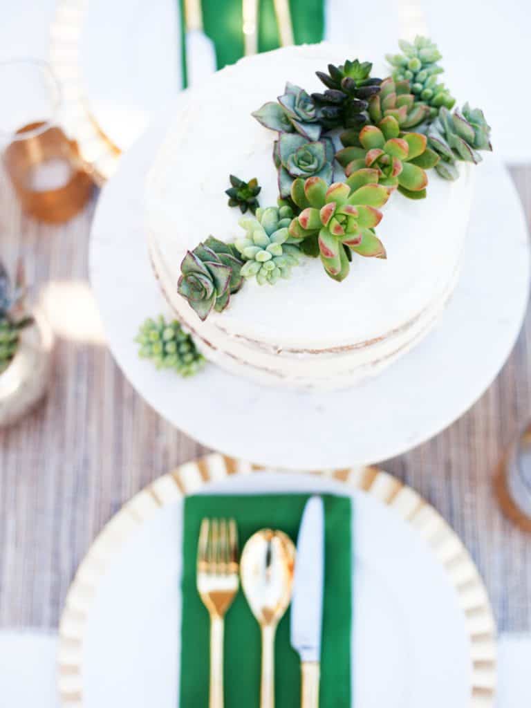 Perfect Holiday Entertaining Tips | holiday entertaining ideas | how to host a holiday dinner | holiday dinner ideas | holiday tablescapes | holiday hosting tips || Oh So Delicioso #holidayentertaining #holidaytablescape #holidayhosting 