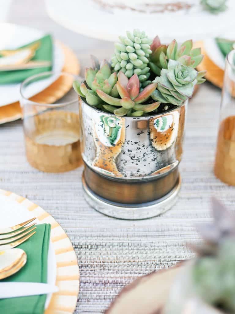 Perfect Holiday Entertaining Tips | holiday entertaining ideas | how to host a holiday dinner | holiday dinner ideas | holiday tablescapes | holiday hosting tips || Oh So Delicioso #holidayentertaining #holidaytablescape #holidayhosting 