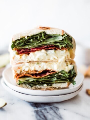 egg salad sandwich with lettuce and bacon