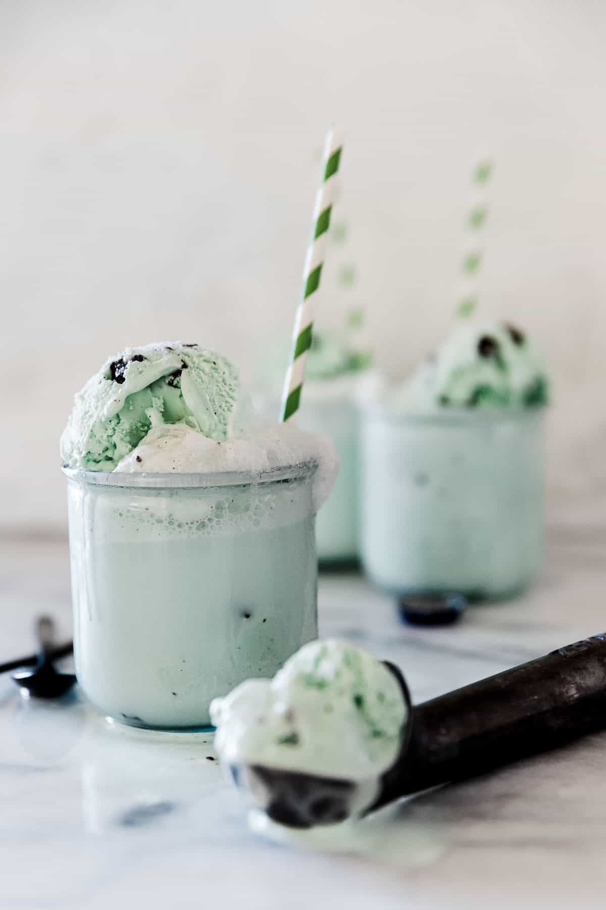 GREEN SHAMROCK SODA FLOAT easy green desserts for St Patricks Day. Get tons of dessert ideas from decadent, no bake, easy, vegan and green!