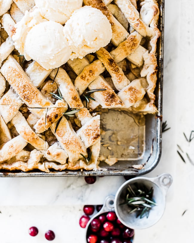 A close up of apple pear slab pie.