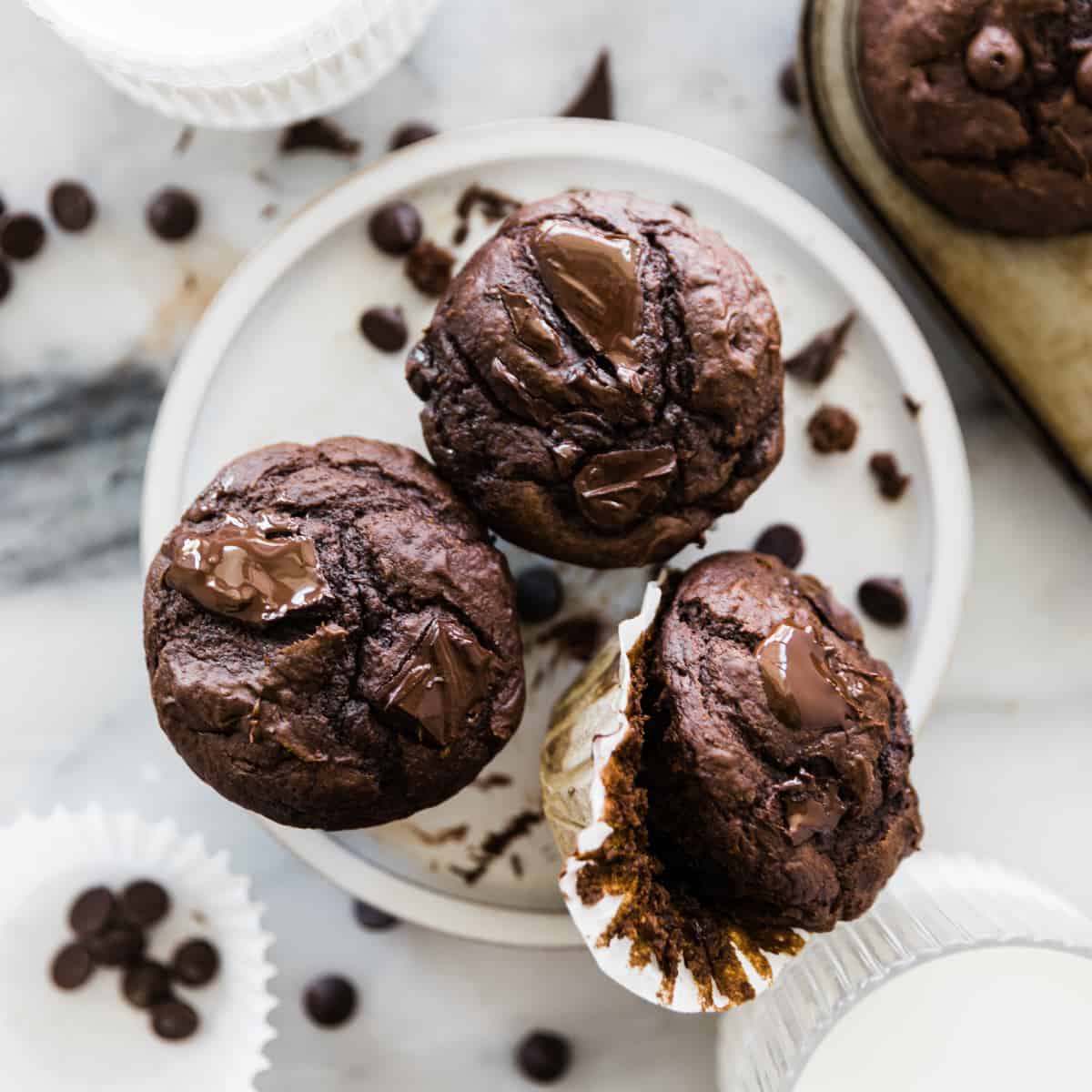 https://ohsodelicioso.com/wp-content/uploads/2023/06/chocolatemuffin-9.jpg