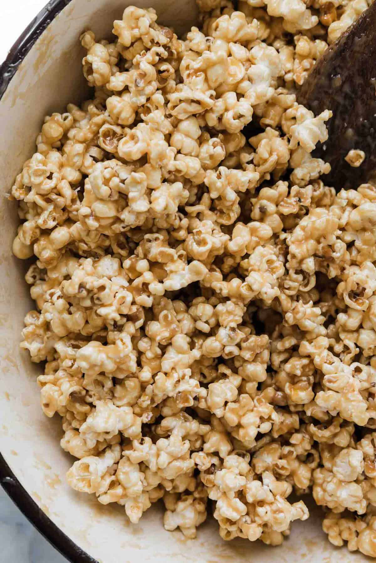 A pot of caramel popcorn ready to eat. 